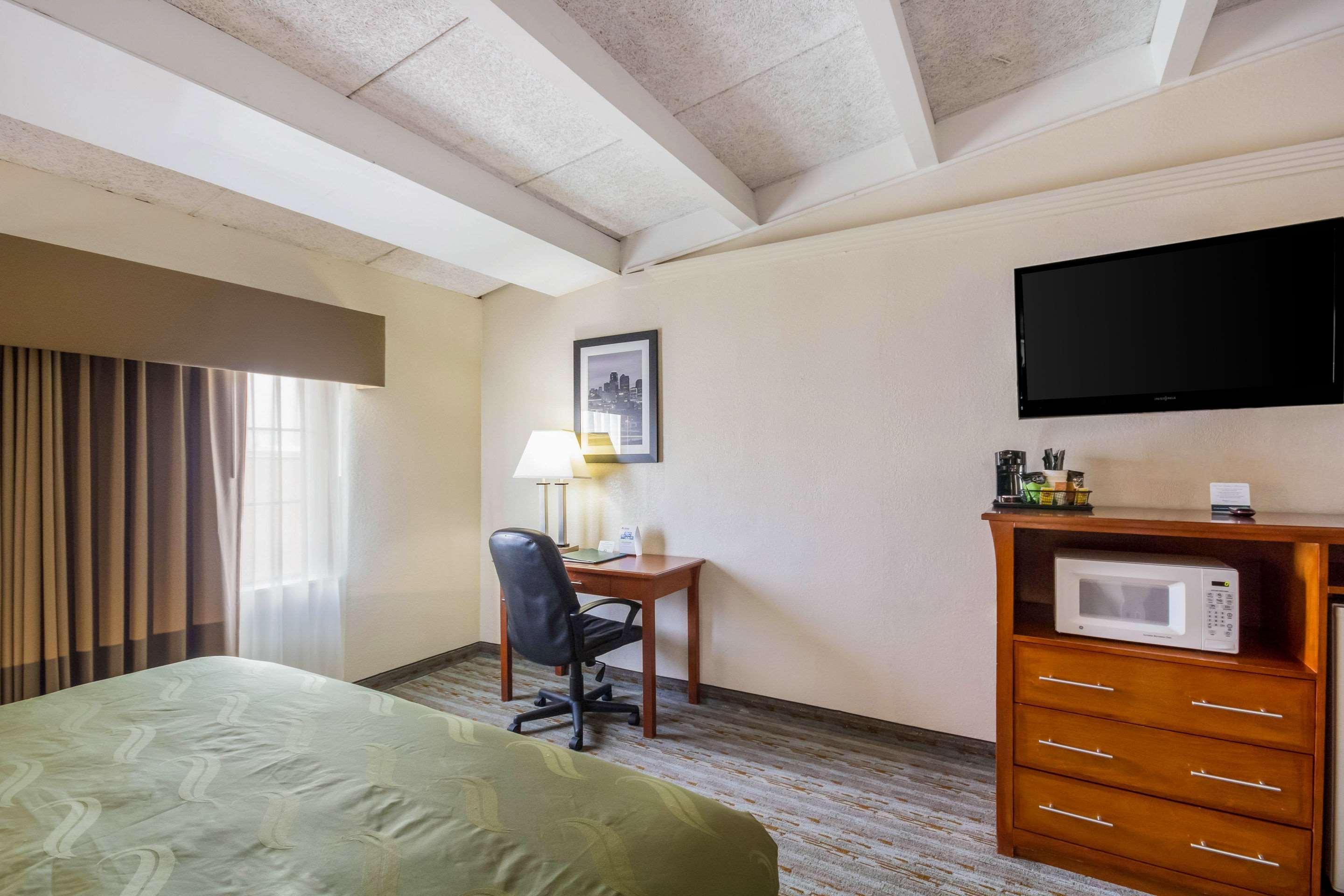 Quality Inn & Suites Kansas City - Independence I-70 East Экстерьер фото