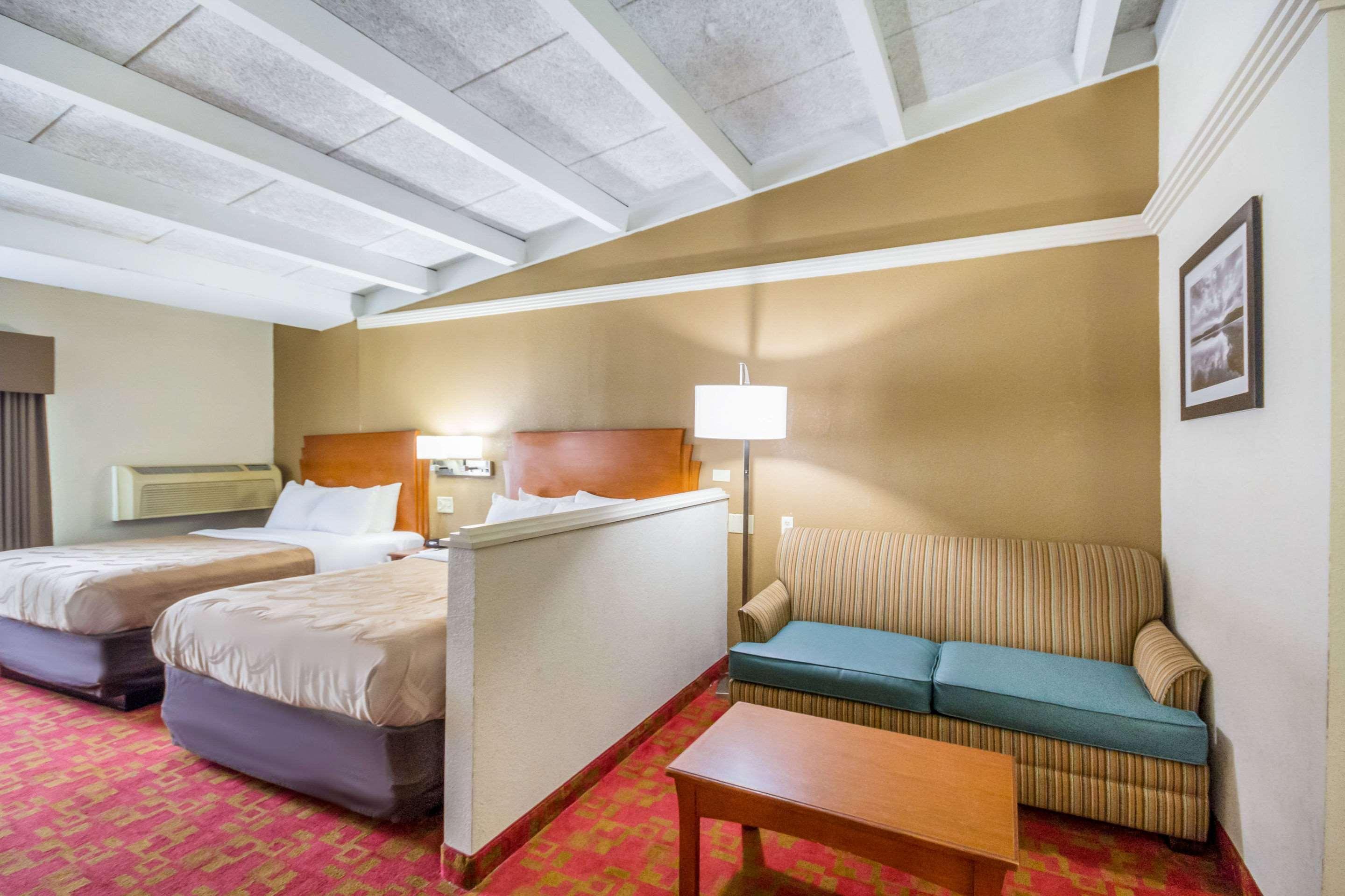Quality Inn & Suites Kansas City - Independence I-70 East Экстерьер фото