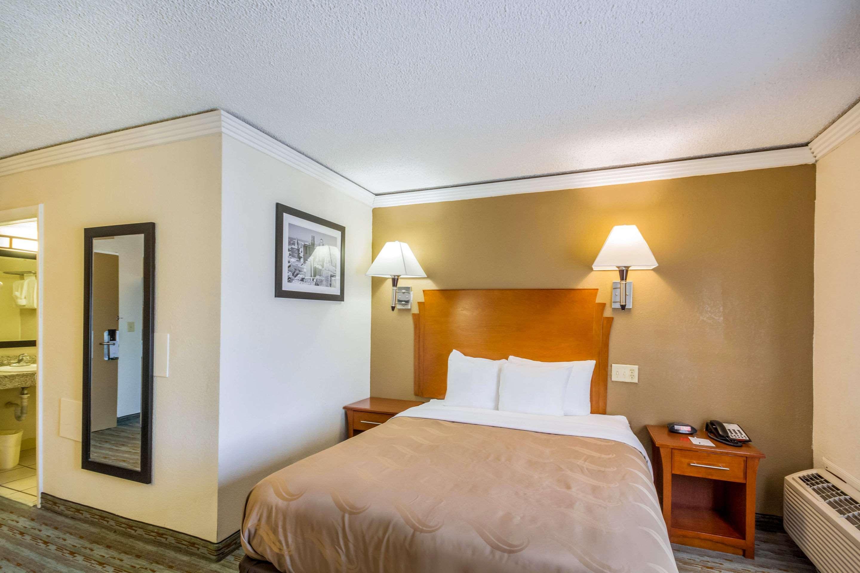 Quality Inn & Suites Kansas City - Independence I-70 East Экстерьер фото