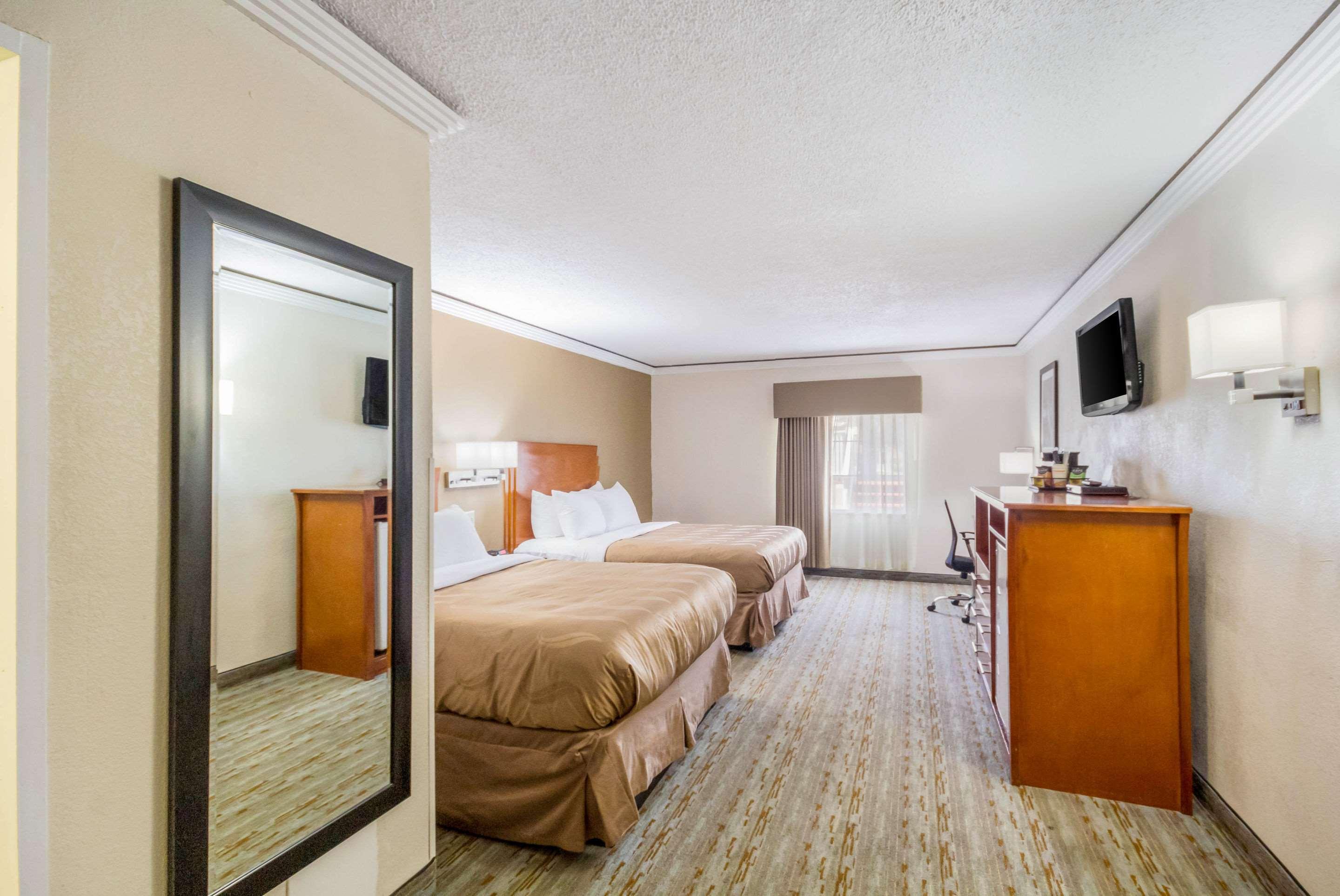 Quality Inn & Suites Kansas City - Independence I-70 East Экстерьер фото
