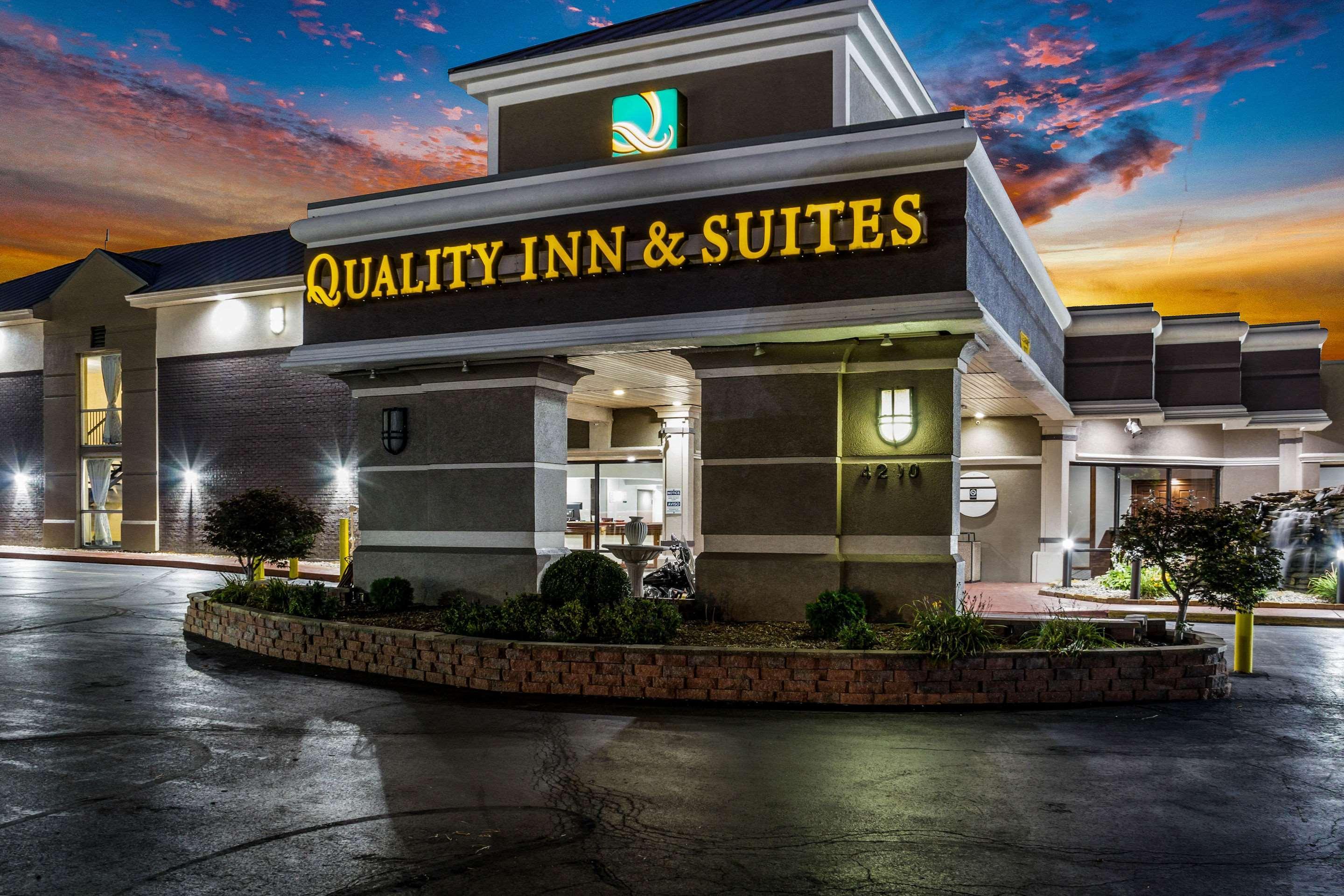 Quality Inn & Suites Kansas City - Independence I-70 East Экстерьер фото