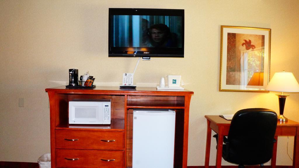 Quality Inn & Suites Kansas City - Independence I-70 East Экстерьер фото