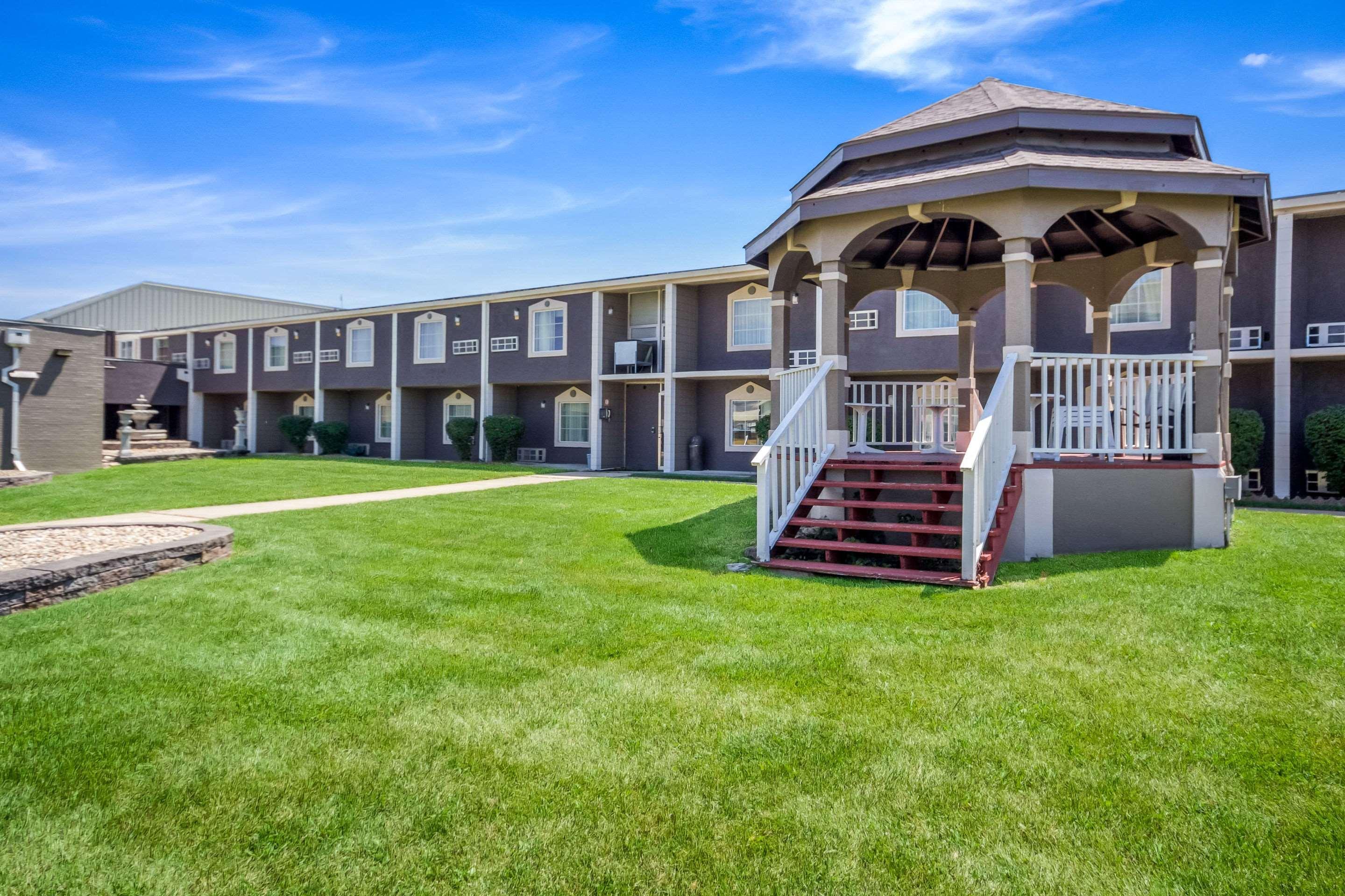 Quality Inn & Suites Kansas City - Independence I-70 East Экстерьер фото