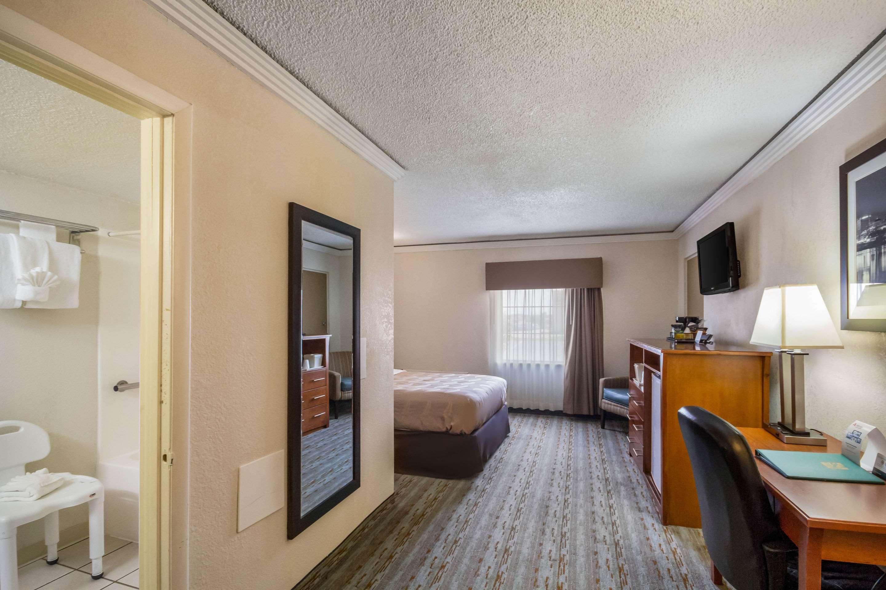 Quality Inn & Suites Kansas City - Independence I-70 East Экстерьер фото