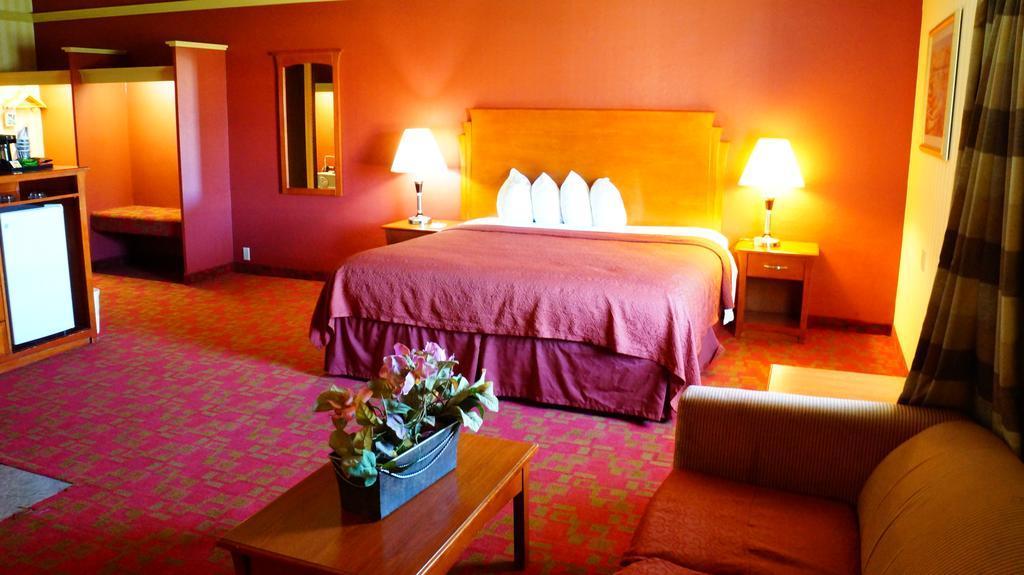 Quality Inn & Suites Kansas City - Independence I-70 East Экстерьер фото