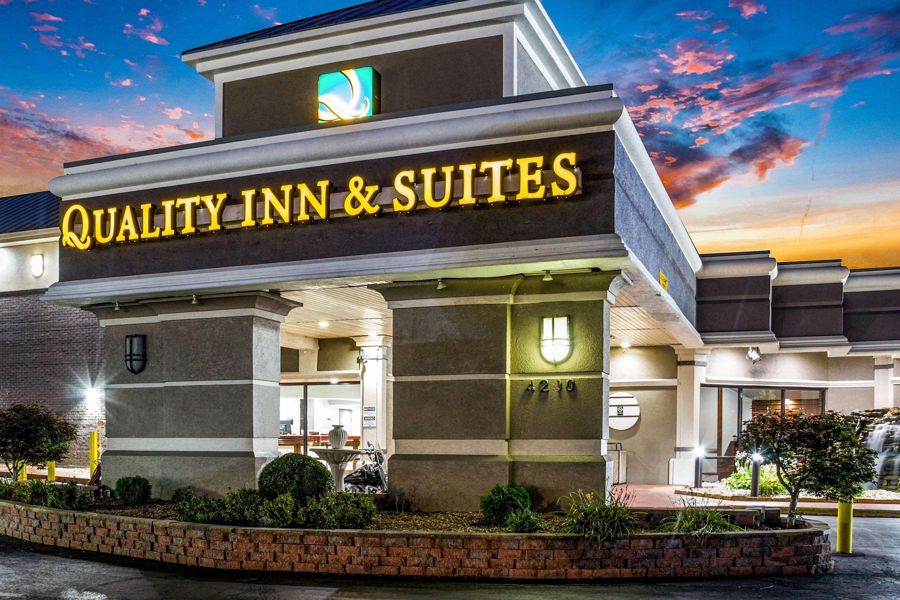 Quality Inn & Suites Kansas City - Independence I-70 East Экстерьер фото
