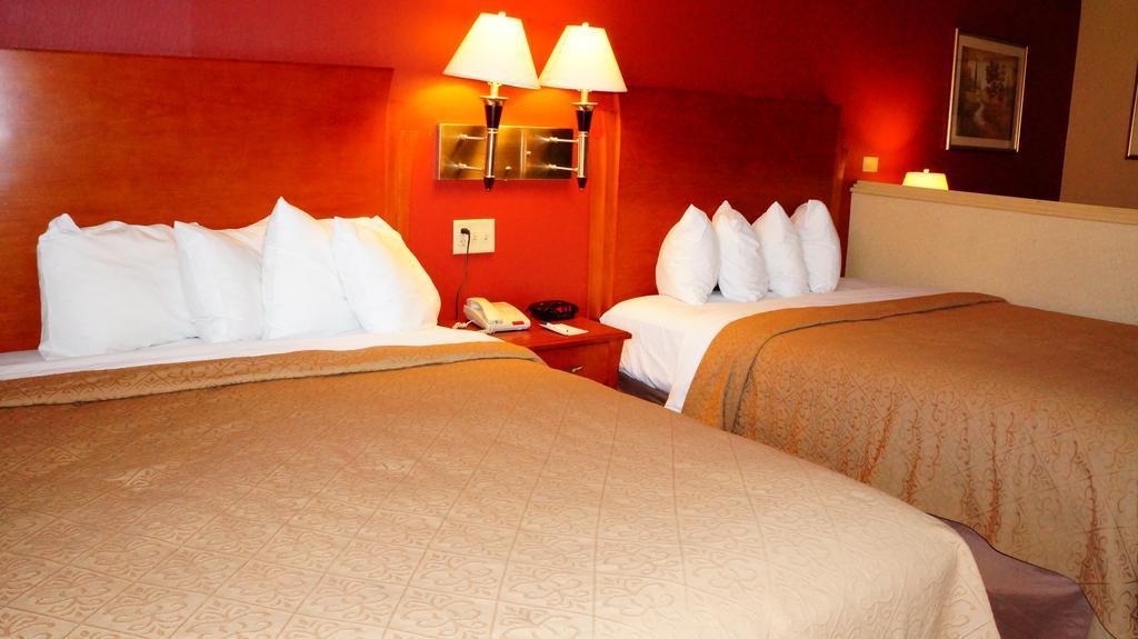 Quality Inn & Suites Kansas City - Independence I-70 East Экстерьер фото