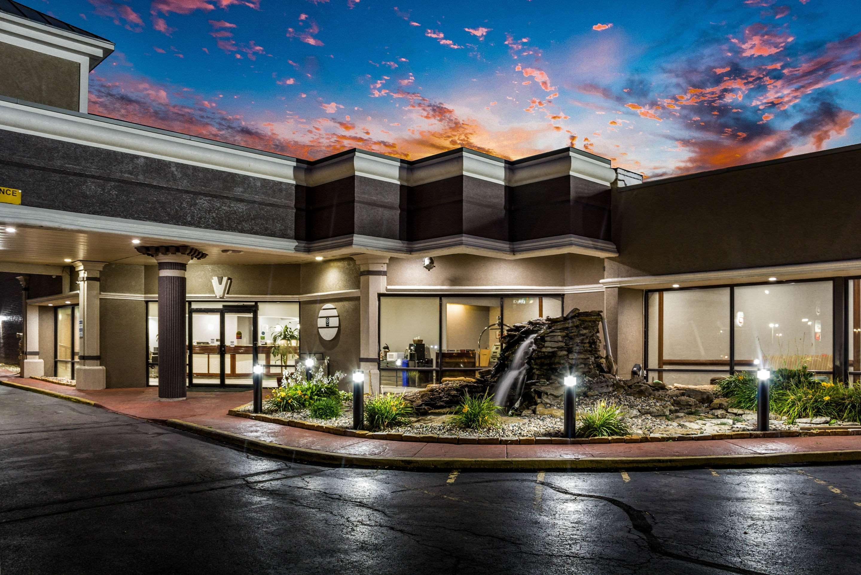 Quality Inn & Suites Kansas City - Independence I-70 East Экстерьер фото