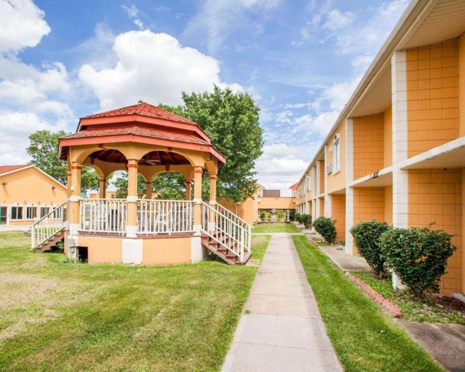 Quality Inn & Suites Kansas City - Independence I-70 East Экстерьер фото