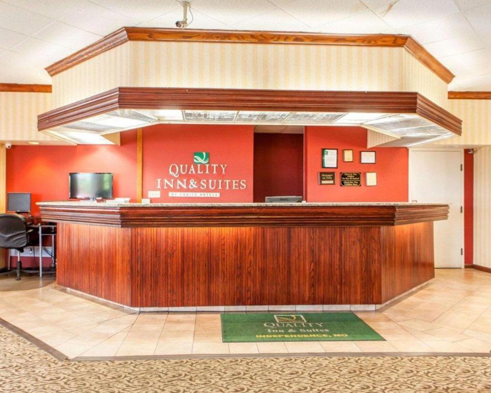Quality Inn & Suites Kansas City - Independence I-70 East Экстерьер фото