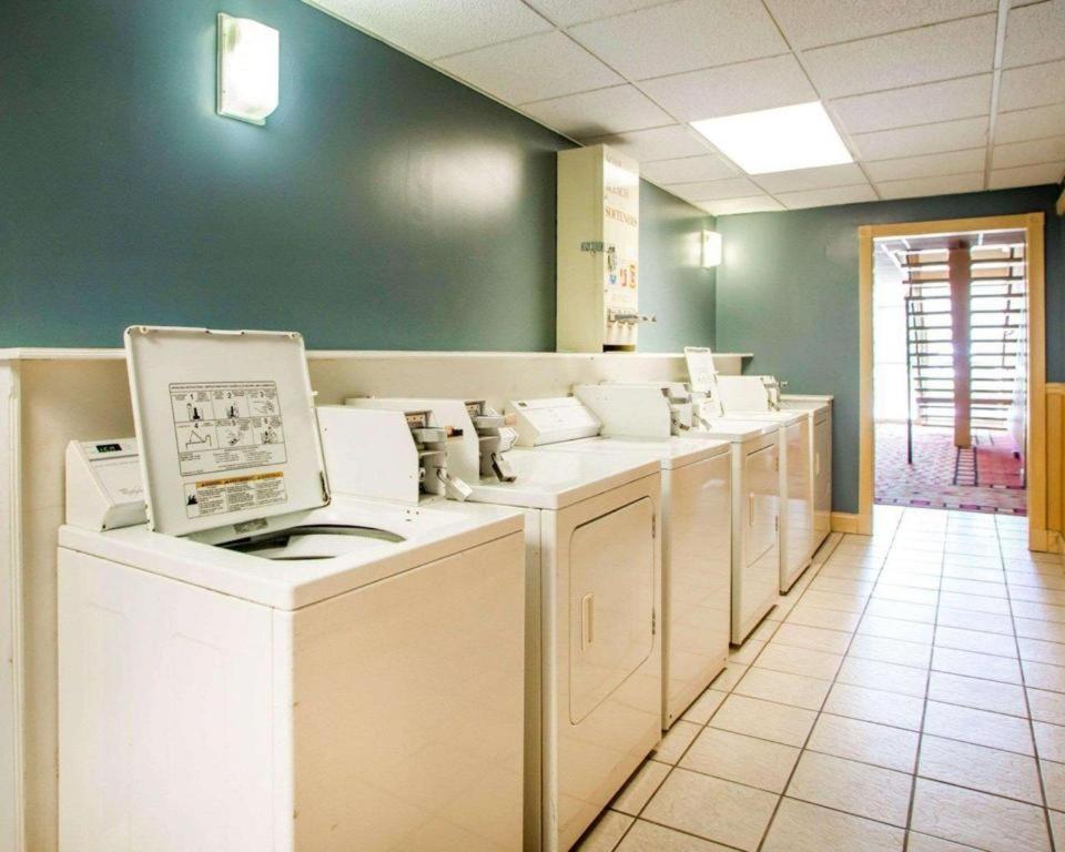 Quality Inn & Suites Kansas City - Independence I-70 East Экстерьер фото