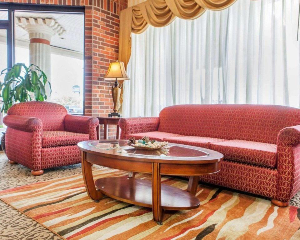 Quality Inn & Suites Kansas City - Independence I-70 East Экстерьер фото