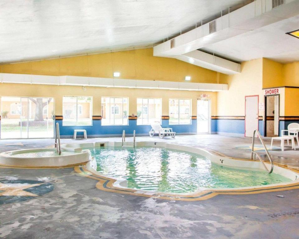 Quality Inn & Suites Kansas City - Independence I-70 East Экстерьер фото