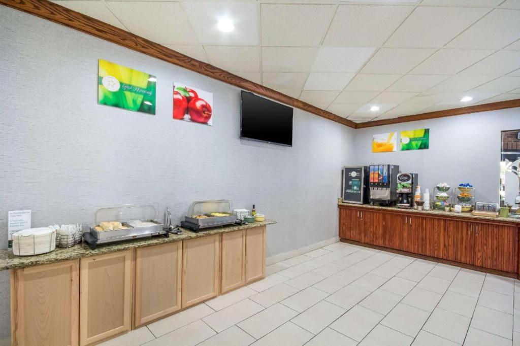 Quality Inn & Suites Kansas City - Independence I-70 East Экстерьер фото