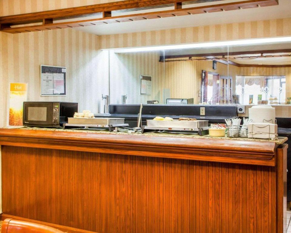 Quality Inn & Suites Kansas City - Independence I-70 East Экстерьер фото