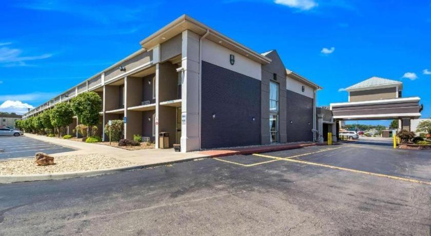 Quality Inn & Suites Kansas City - Independence I-70 East Экстерьер фото