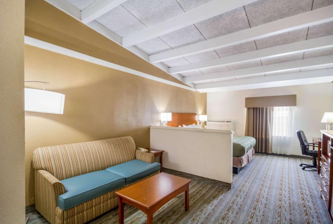 Quality Inn & Suites Kansas City - Independence I-70 East Экстерьер фото